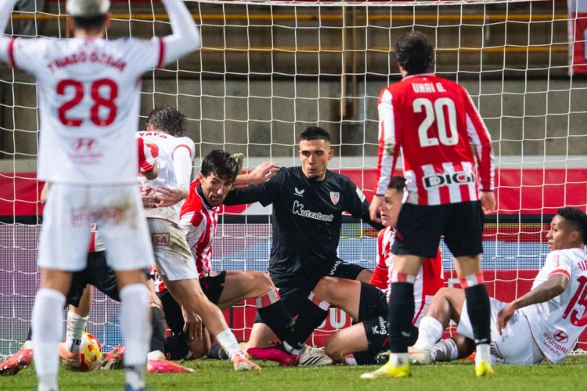 Goles y resumen Cultural Leonesa vs Athletic Club: Sufriendo hasta el final, Alex Padilla sobrevive a un partidazo y mete al Athletic a Cuartos