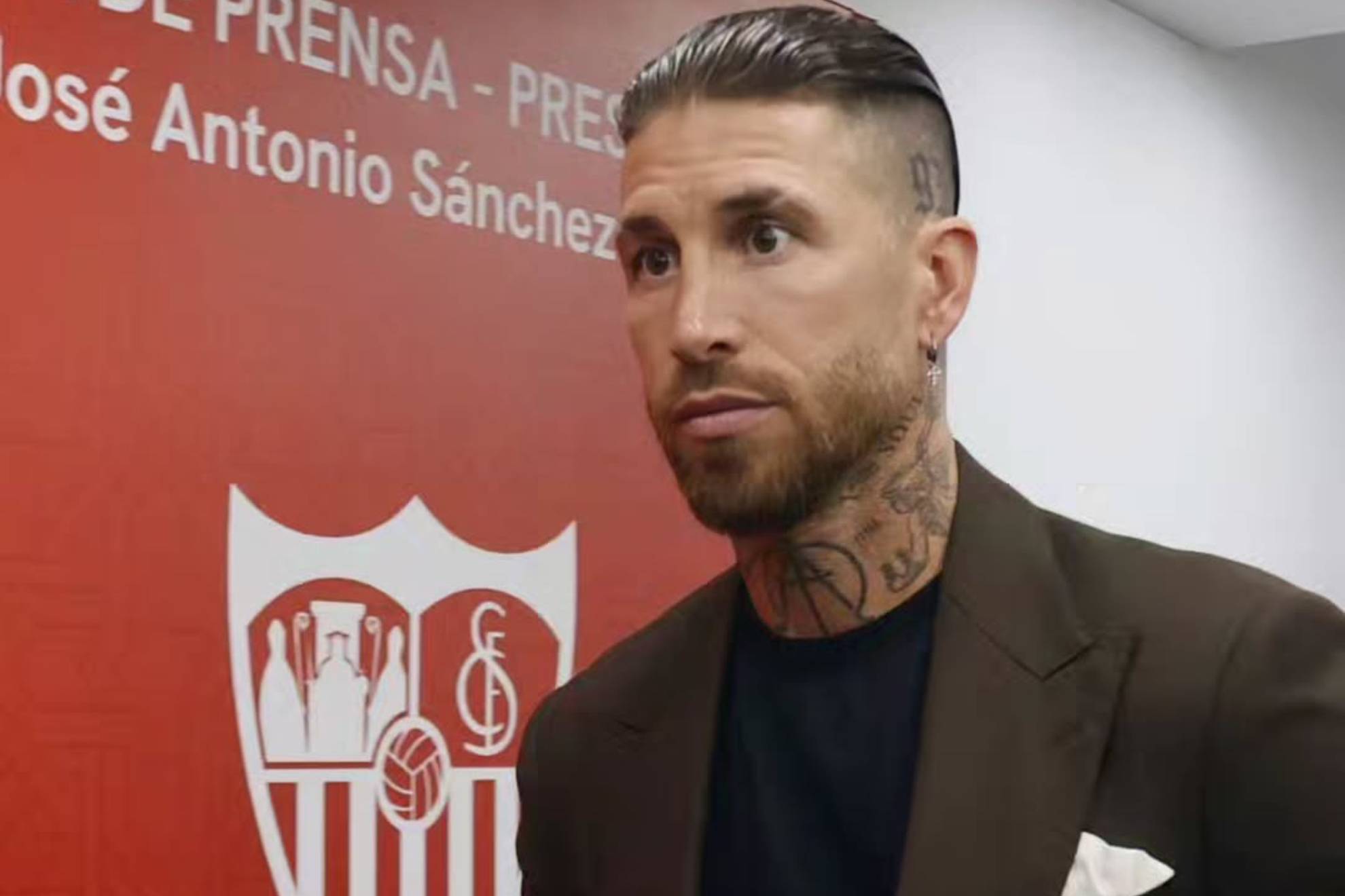 El exdefensor de Monterrey arrib� a escondidas a Sevilla