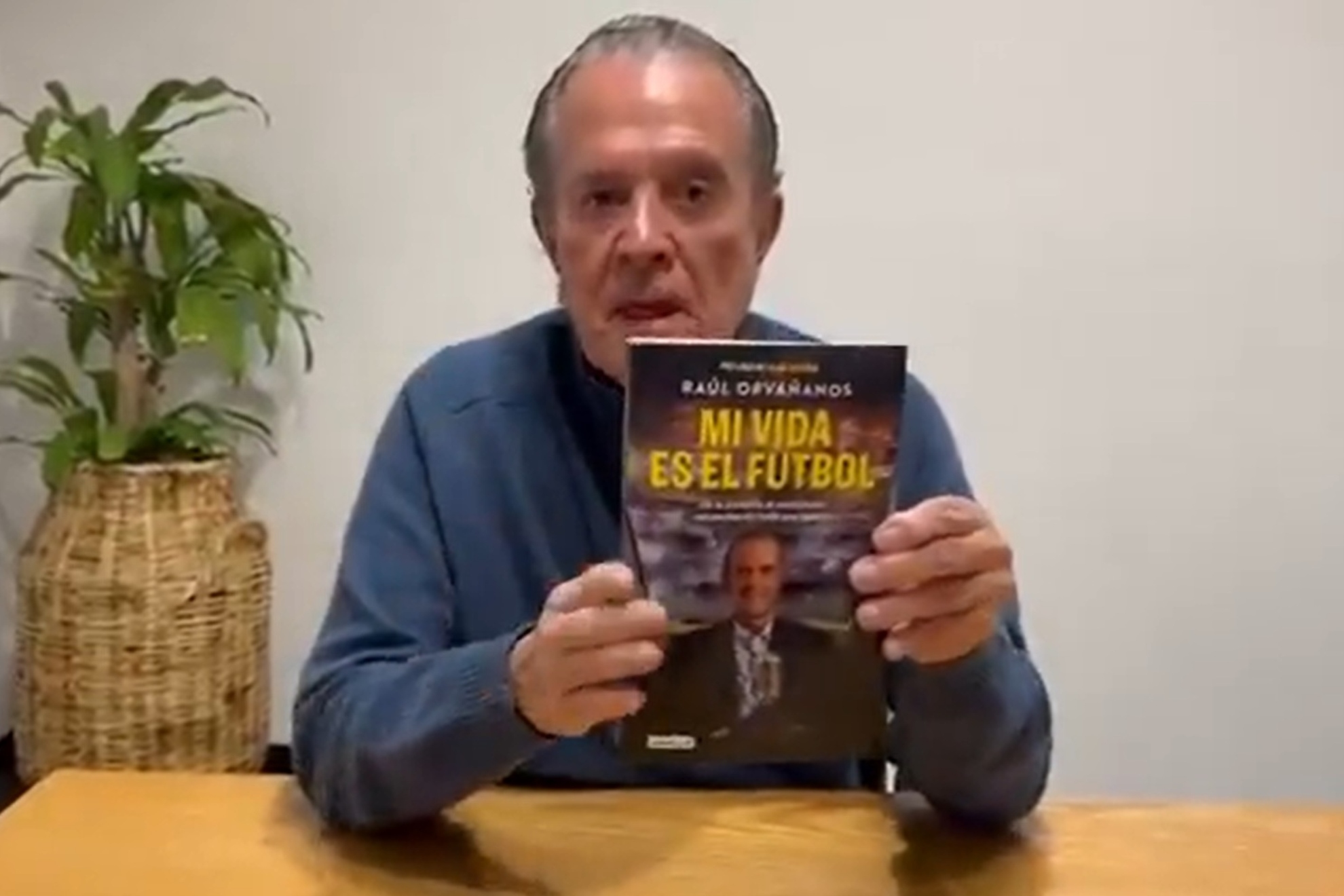 Ra�l Orva�anos suma estrenos: De Fox Replay a secretos en su libro Mi Vida es el F�tbol