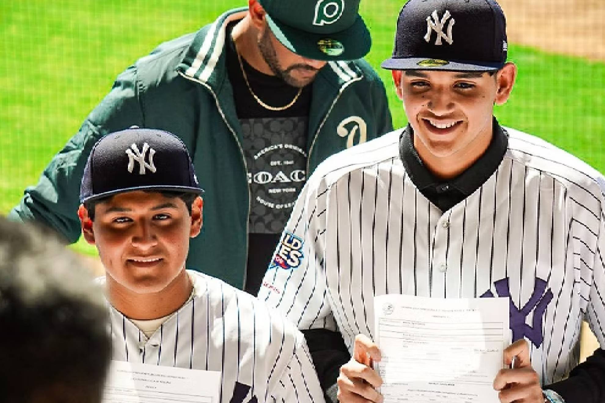 Mexicanos C�sar Vivanco y H�ctor Cacho son firmados por New York Yankees desde Pericos de Puebla