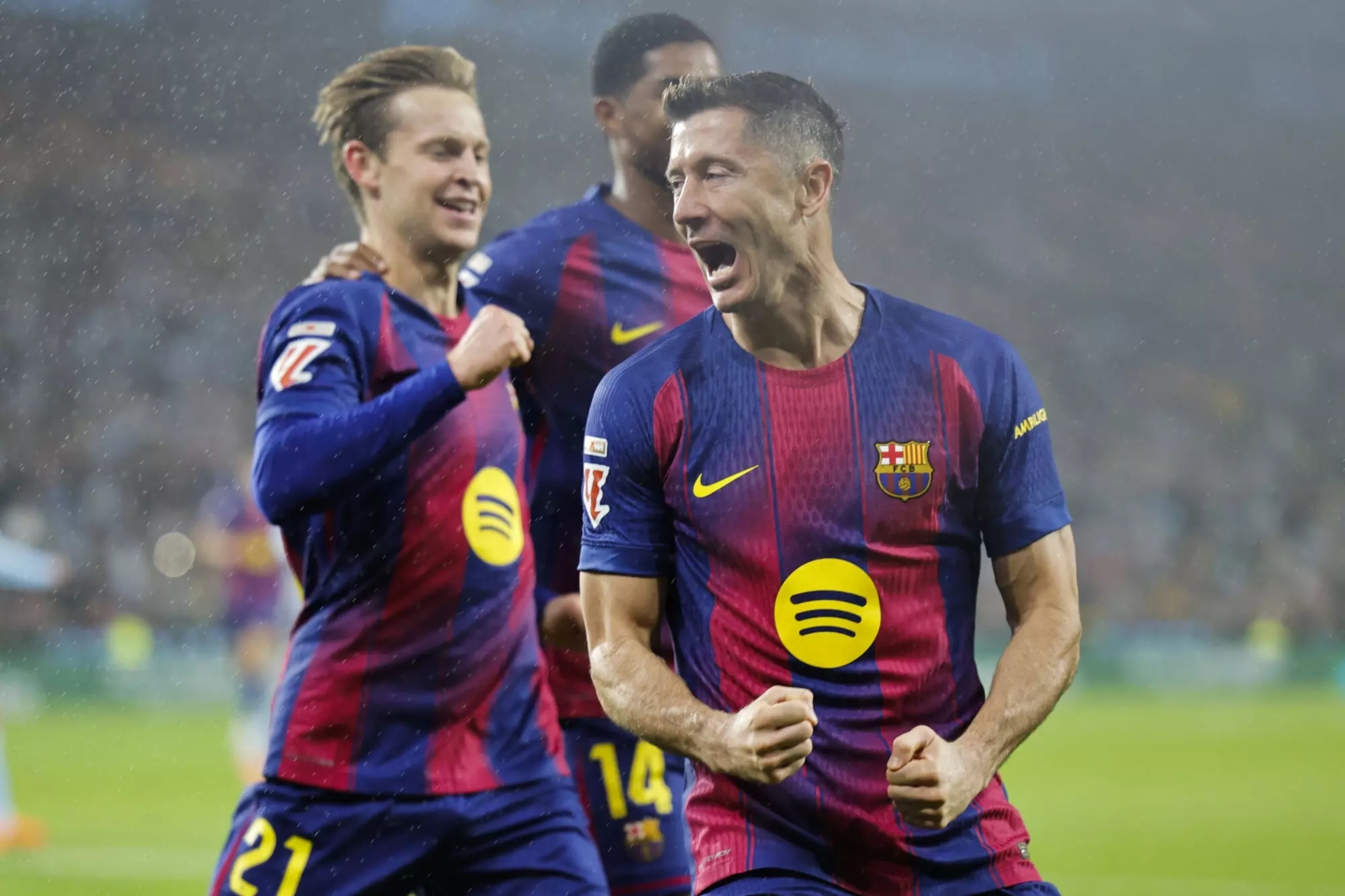 Lewandowski celebra un gol con el Barcelona