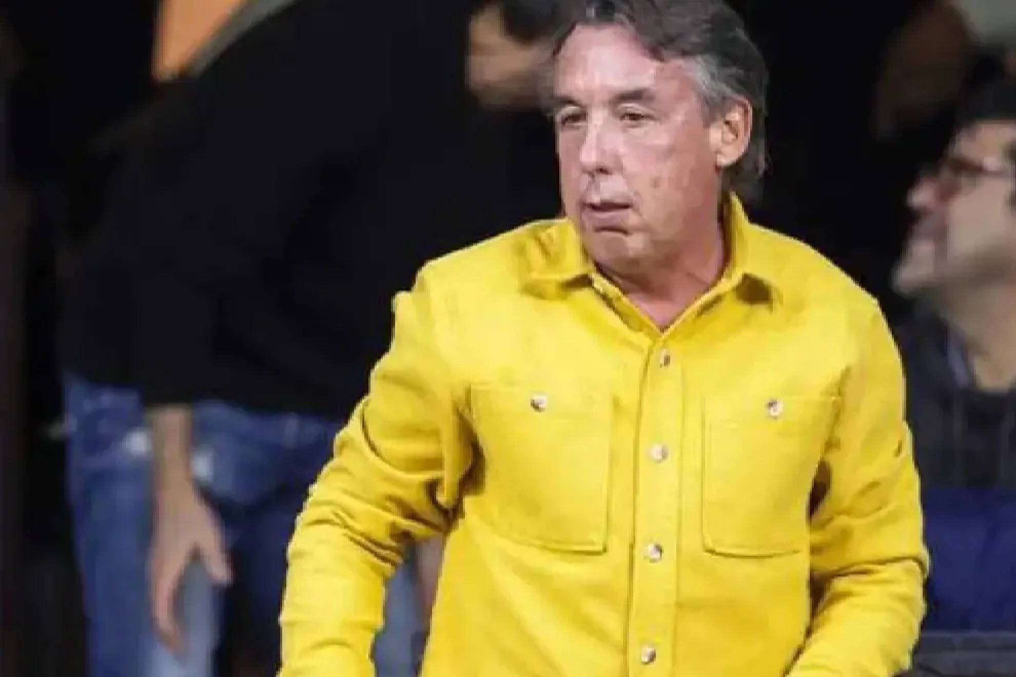 Emilio Azc�rraga sorprende con visita al Am�rica en Coapa y presume lujoso carro antiguo