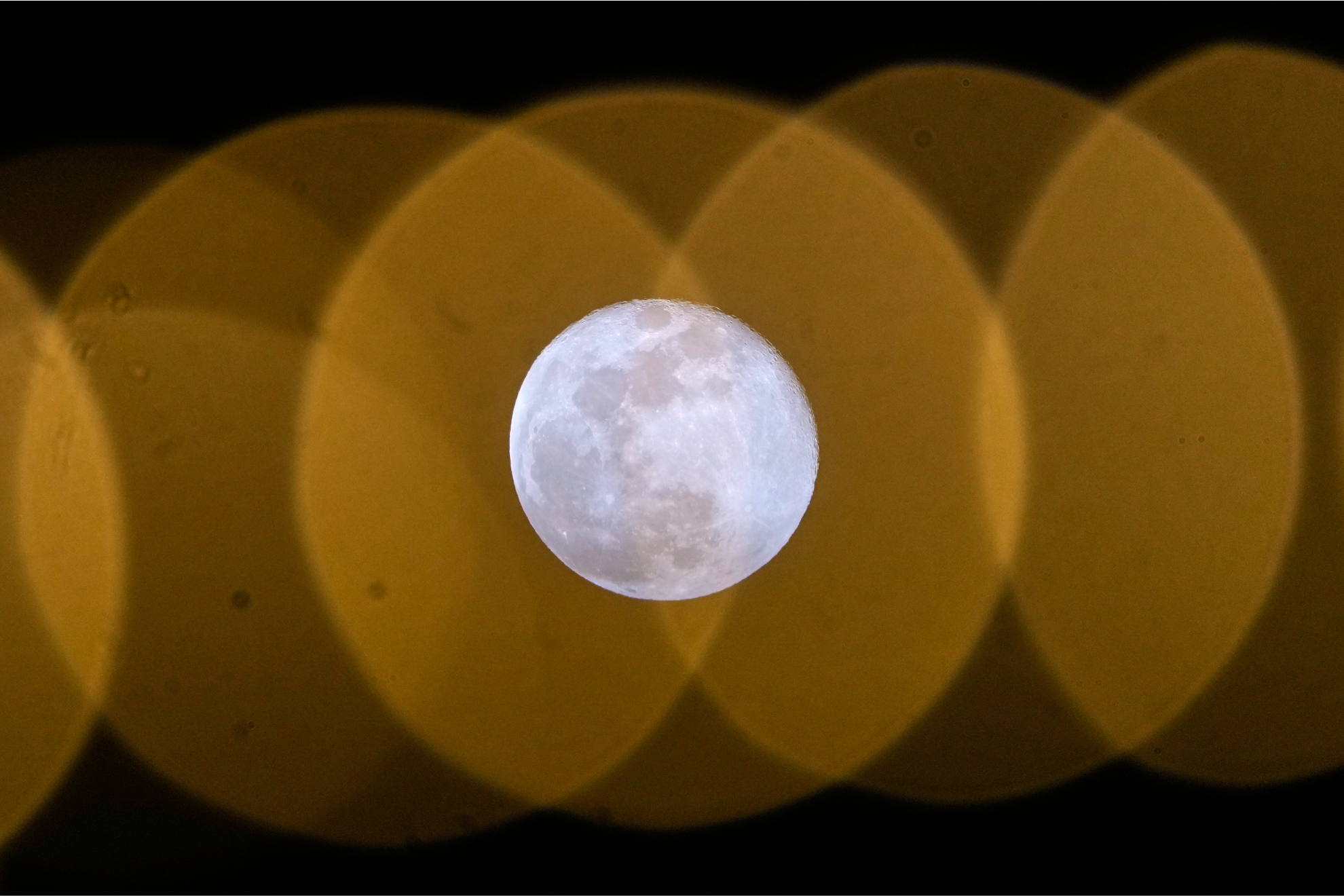 �D�nde ver hoy la Luna de Nieve en M�xico? Hora del punto m�ximo y tips para observarla mejor