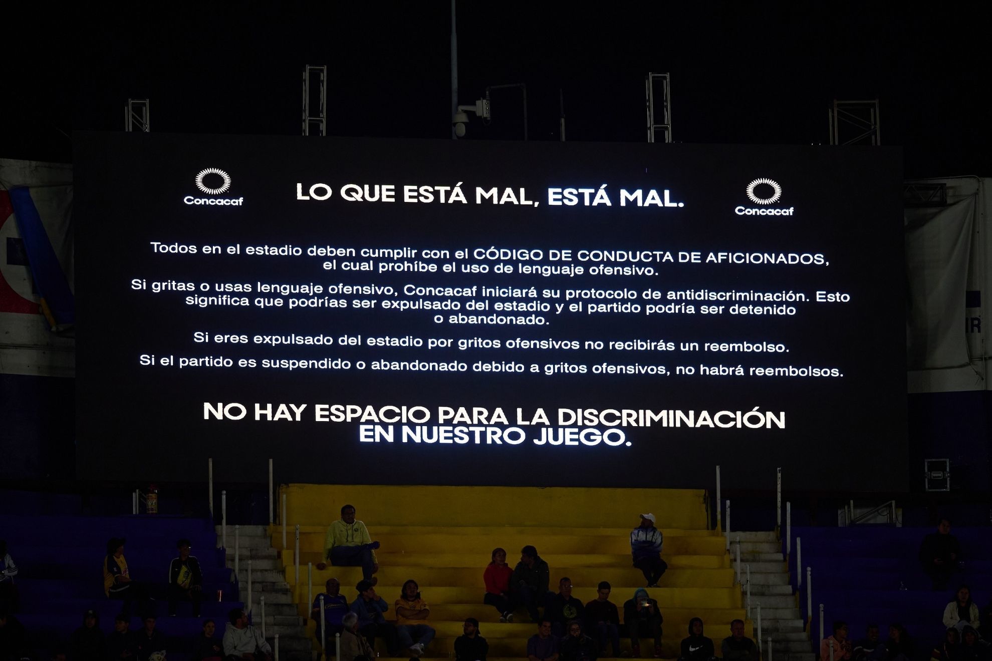 Anuncio en las pantallas del Estadio Ciudad de los Deportes ante grito homof�bico