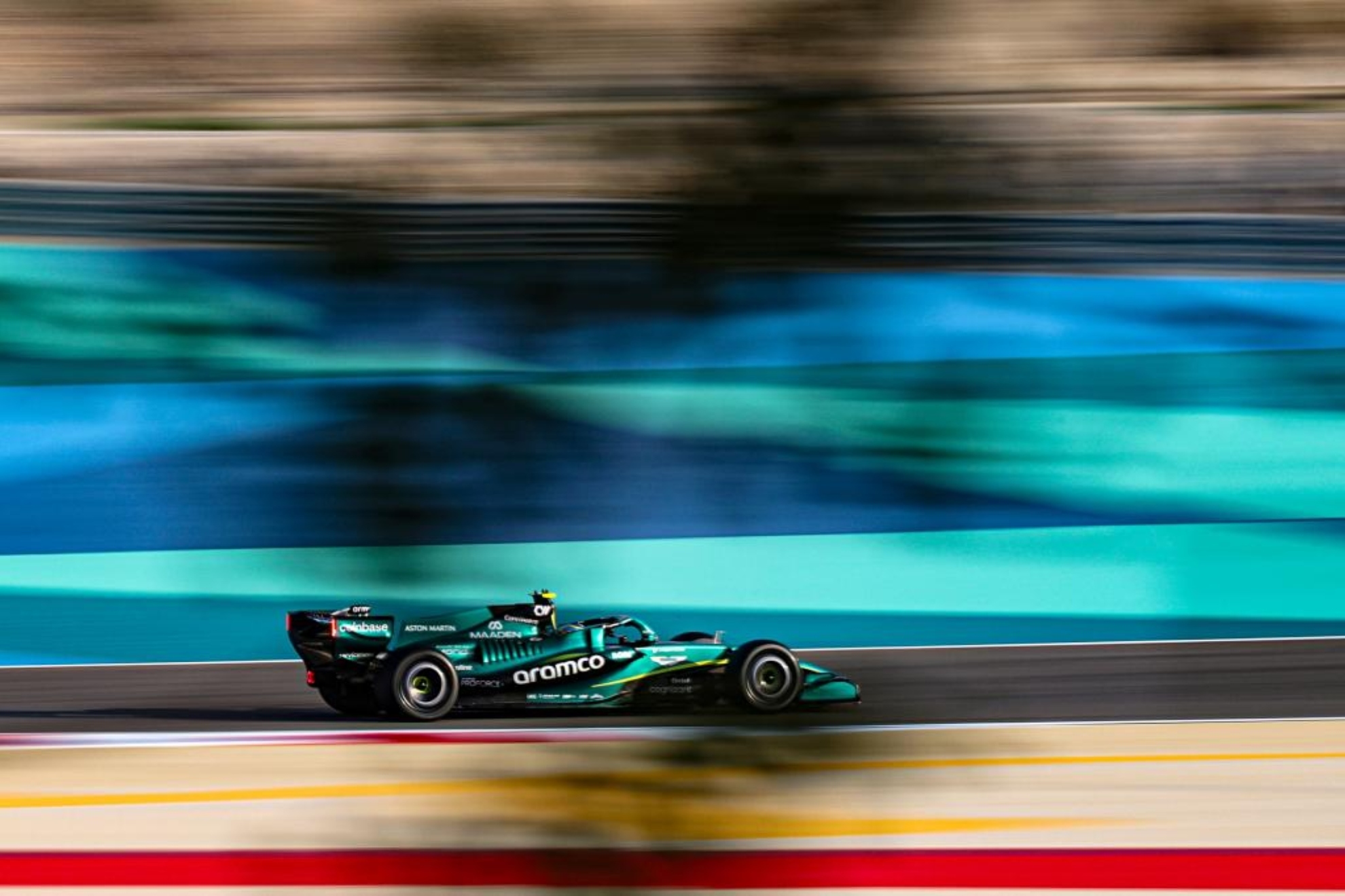 Cadillac y Checo P�rez, pendientes de los graves problemas del nuevo Aston Martin AMR26 de Fernando Alonso