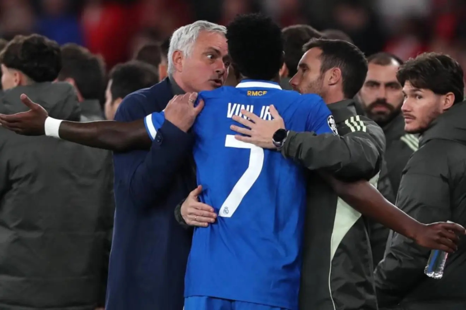Mourinho y Vinicius, durante el tremendo incidente del partido de Champions