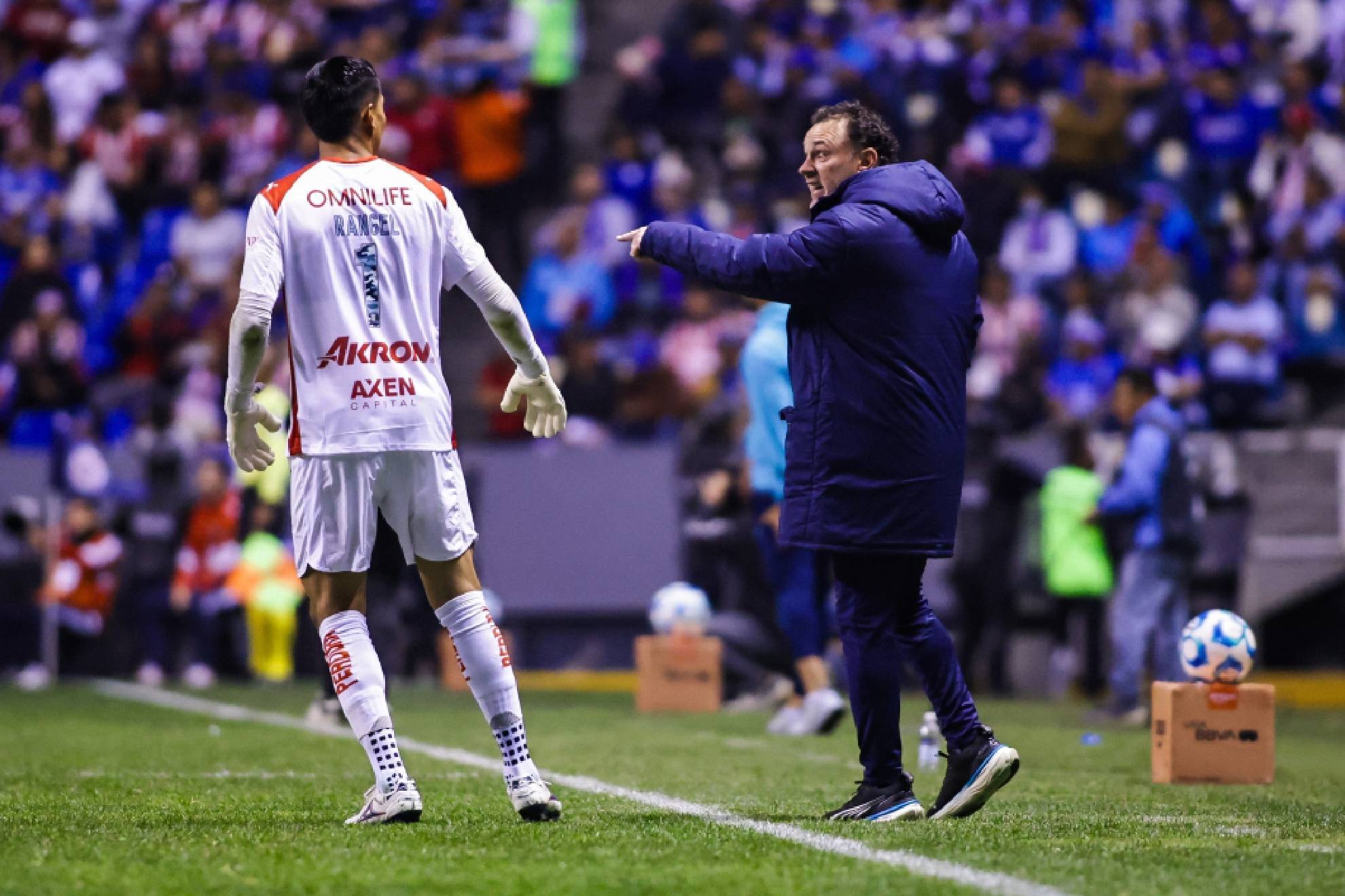 Las Chivas del Guadalajara cayeron con Cruz Azul y se quedaron sin invicto.