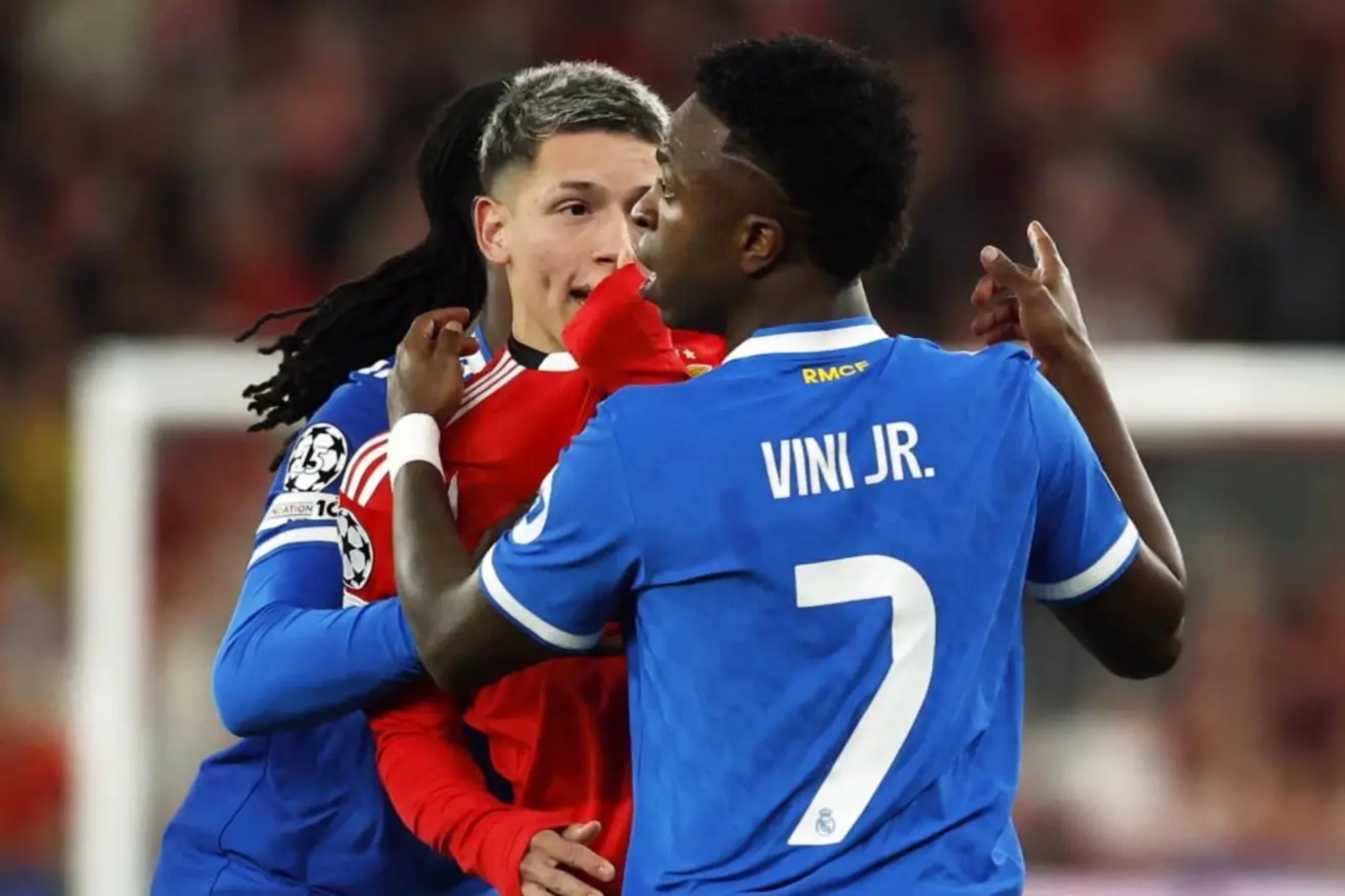 Prestianni y Mbapp� durante su enfrentamiento en Champions