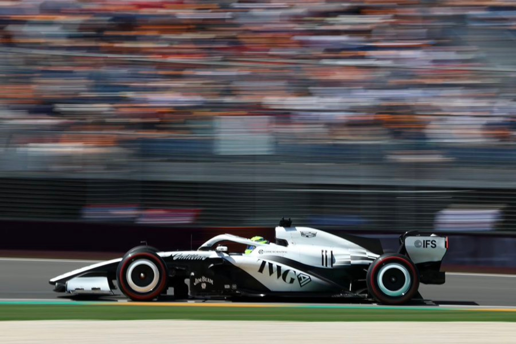 Checo, con su nuevo Cadillac, en  Australia
