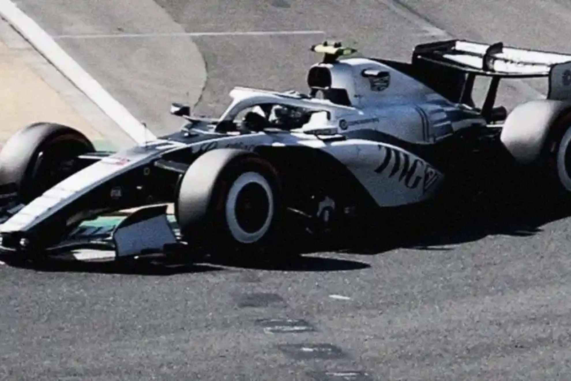 Checo, con su Cadillac en Australia