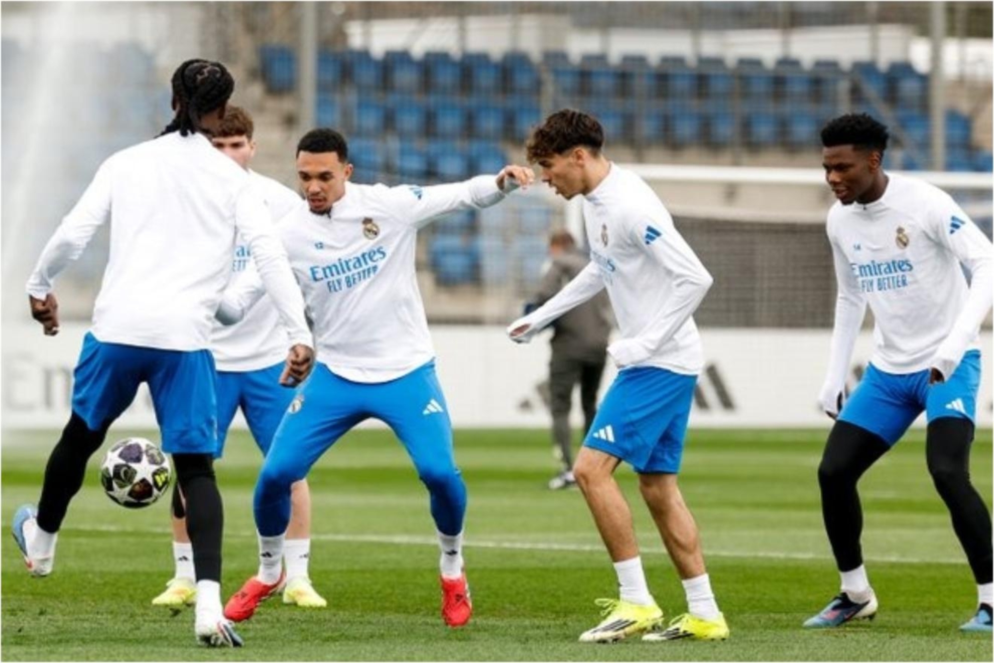 Los jugadores del Real Madrid, ejercit�ndose en la previa del duelo de Champions.