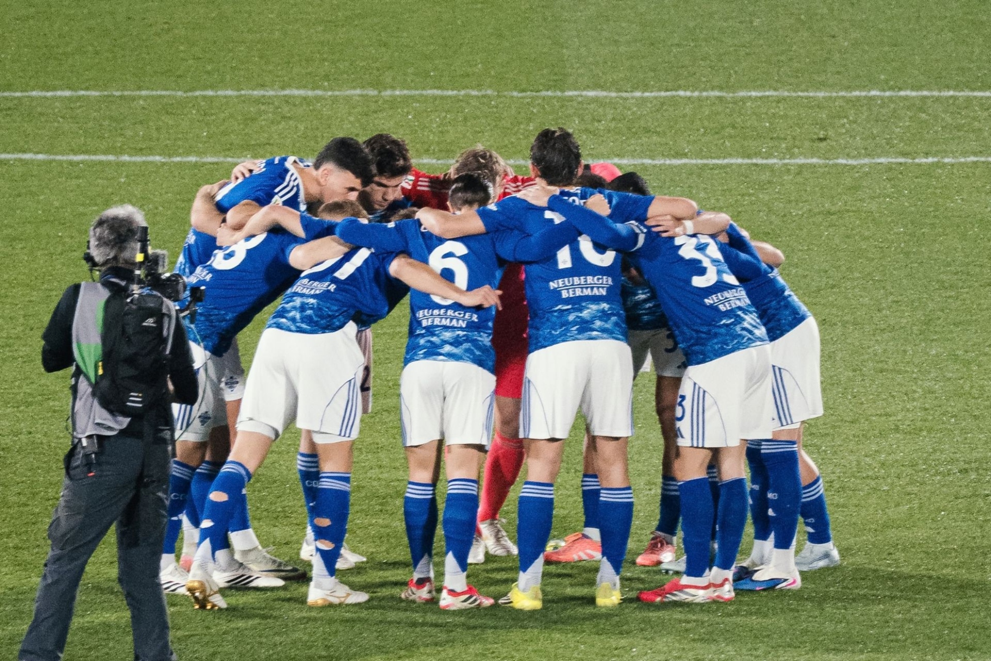Los jugadores del Como antes de un partido.