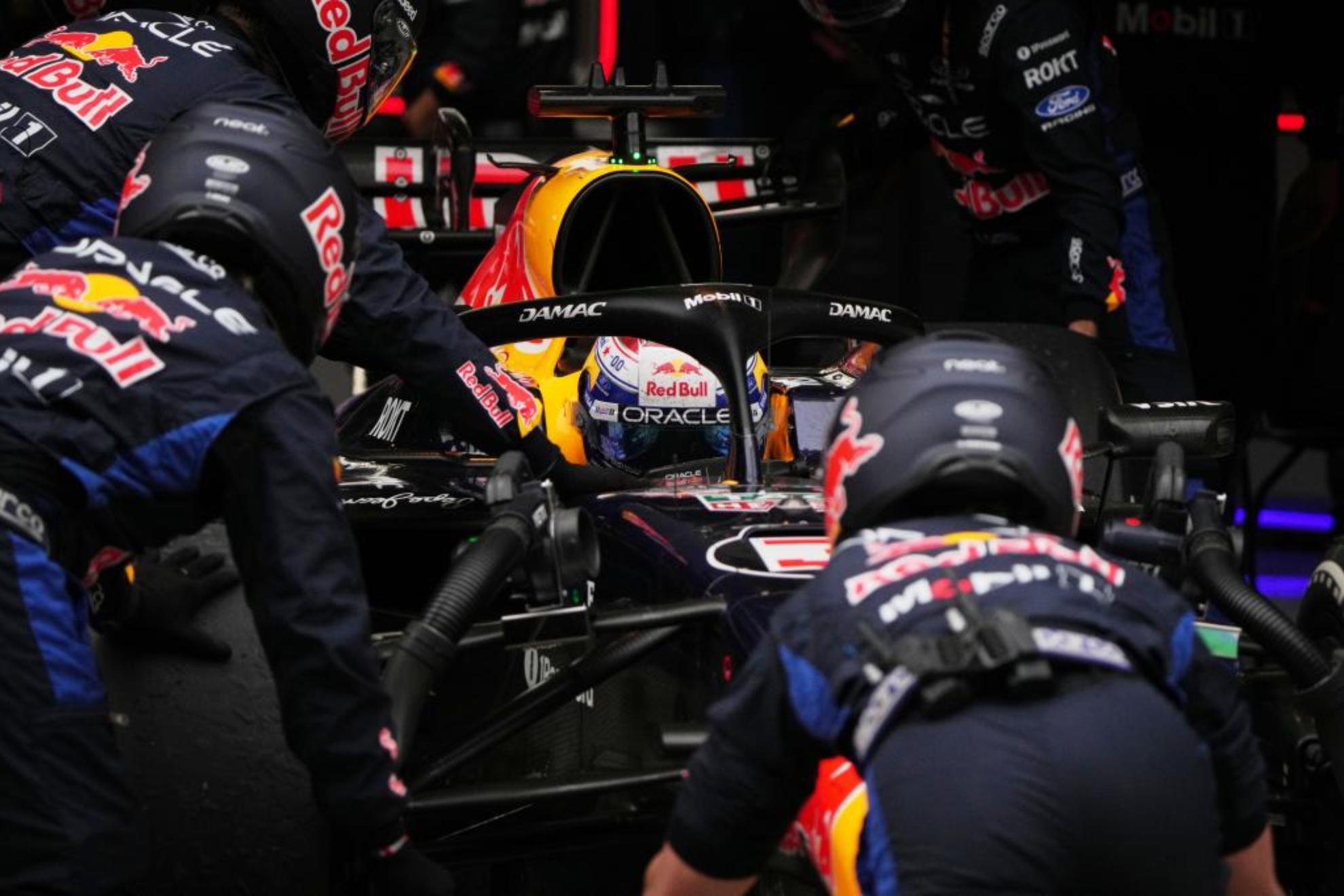 Red Bull se mete en serios problemas por una foto en redes sociales