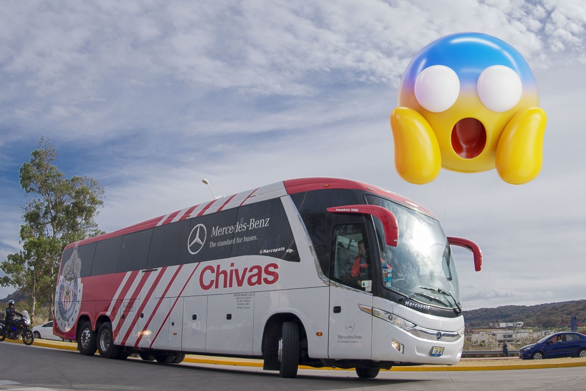 Autob�s de Chivas sufre accidente previo al partido ante Monterrey