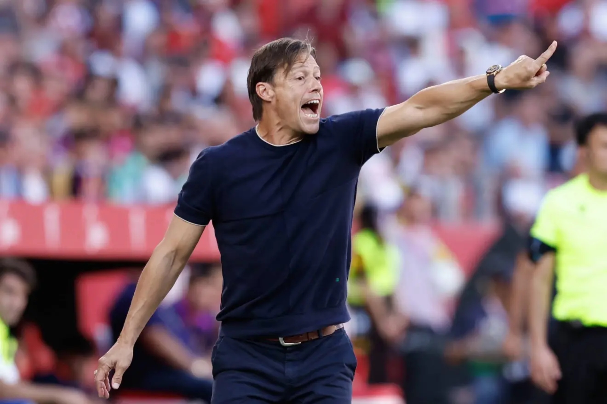 Almeyda da instrucciones en un partido del Sevilla