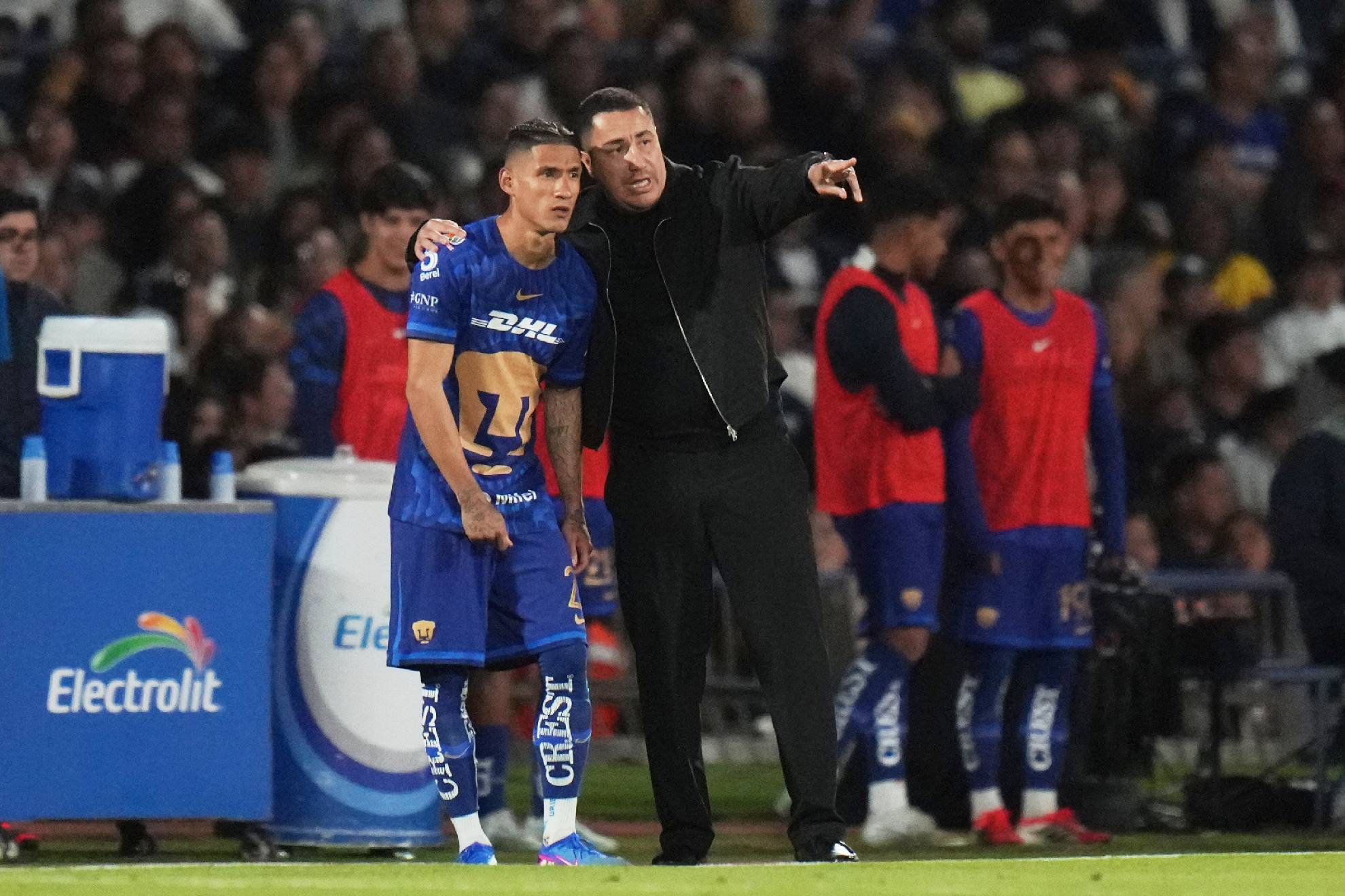 Efra�n Ju�rez & Uriel Antuna