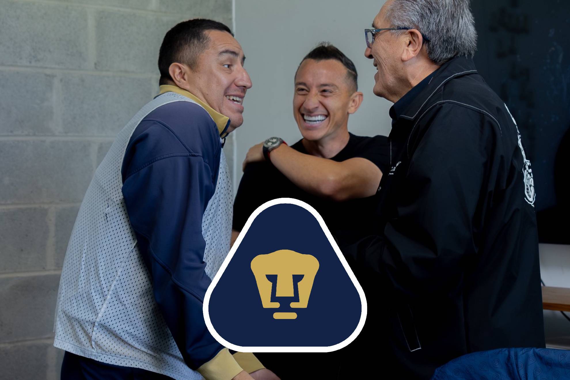 Andr�s Guardado visita Pumas y toma lecciones de Efra�n Ju�rez para ser DT