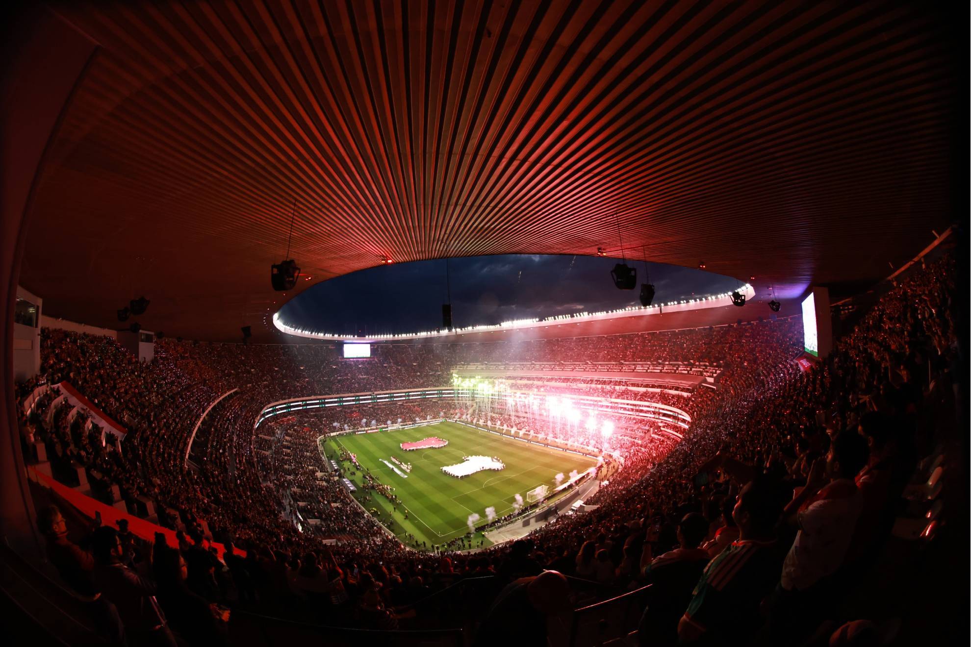 Se vivi� la gran reapertura del Estadio Azteca en el M�xico vs Portugal
