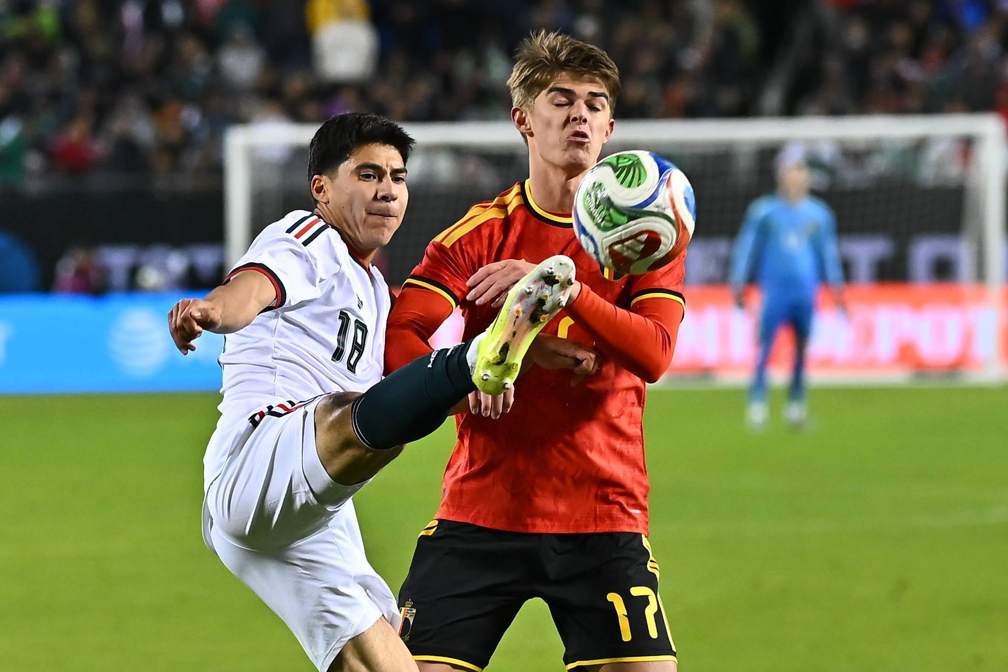 Obed Vargas, en acci�n en el M�xico vs B�lgica /