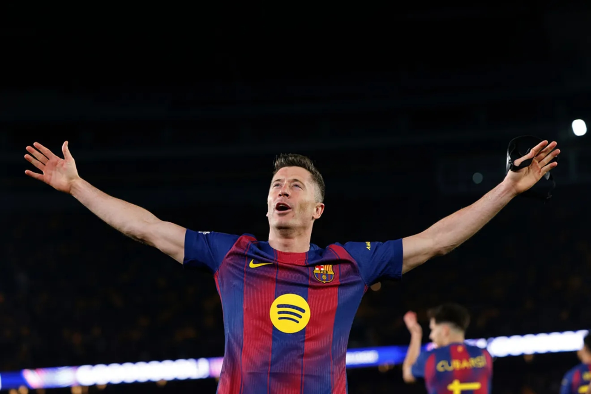 Lewandowski celebra un gol con el Barcelona