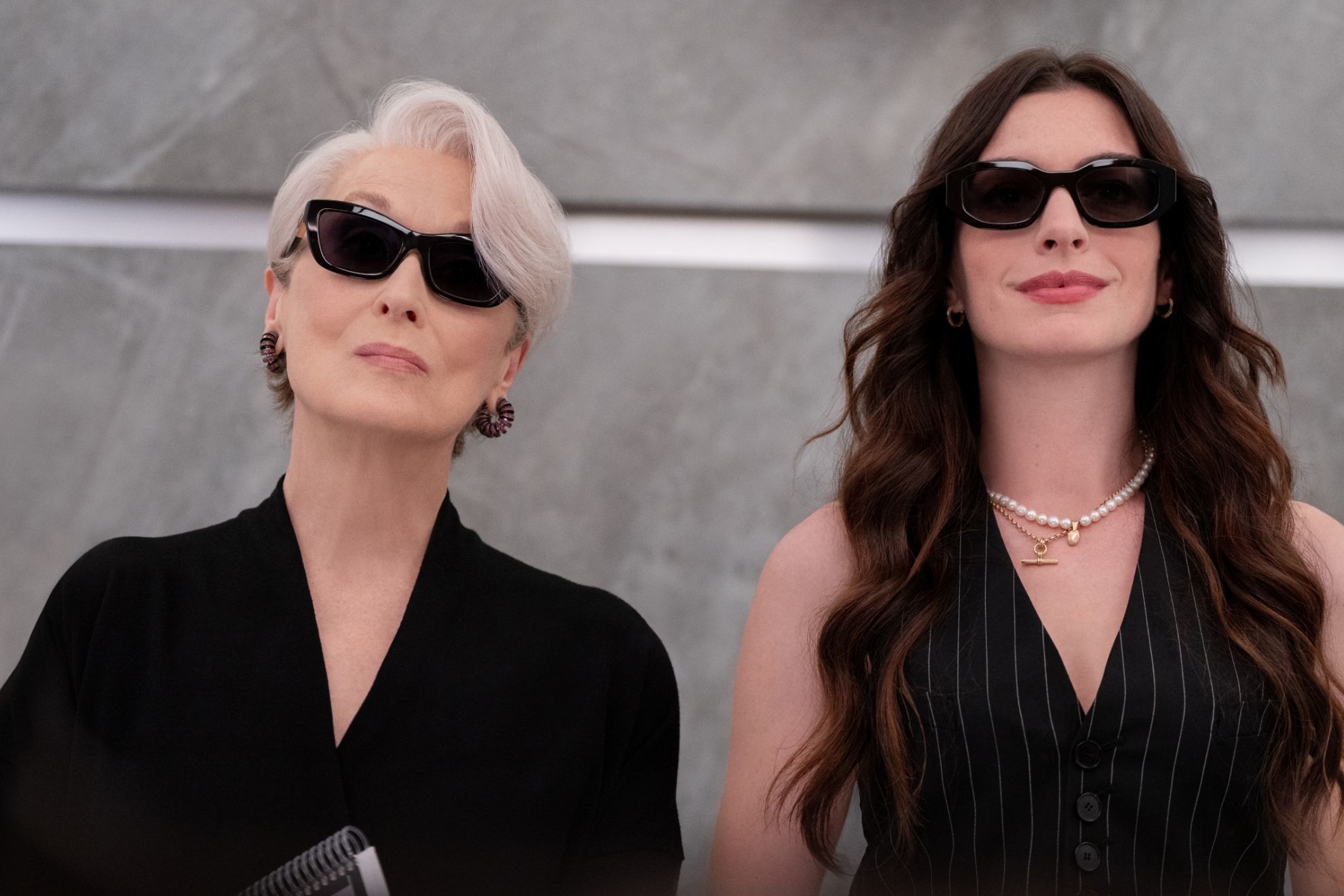 Miranda Priestly (Meryl Streep) y Andie Sachs (Anne Hathaway) en EL DIABLO VISTE DE PRADA 2 de 20th Century Studios.