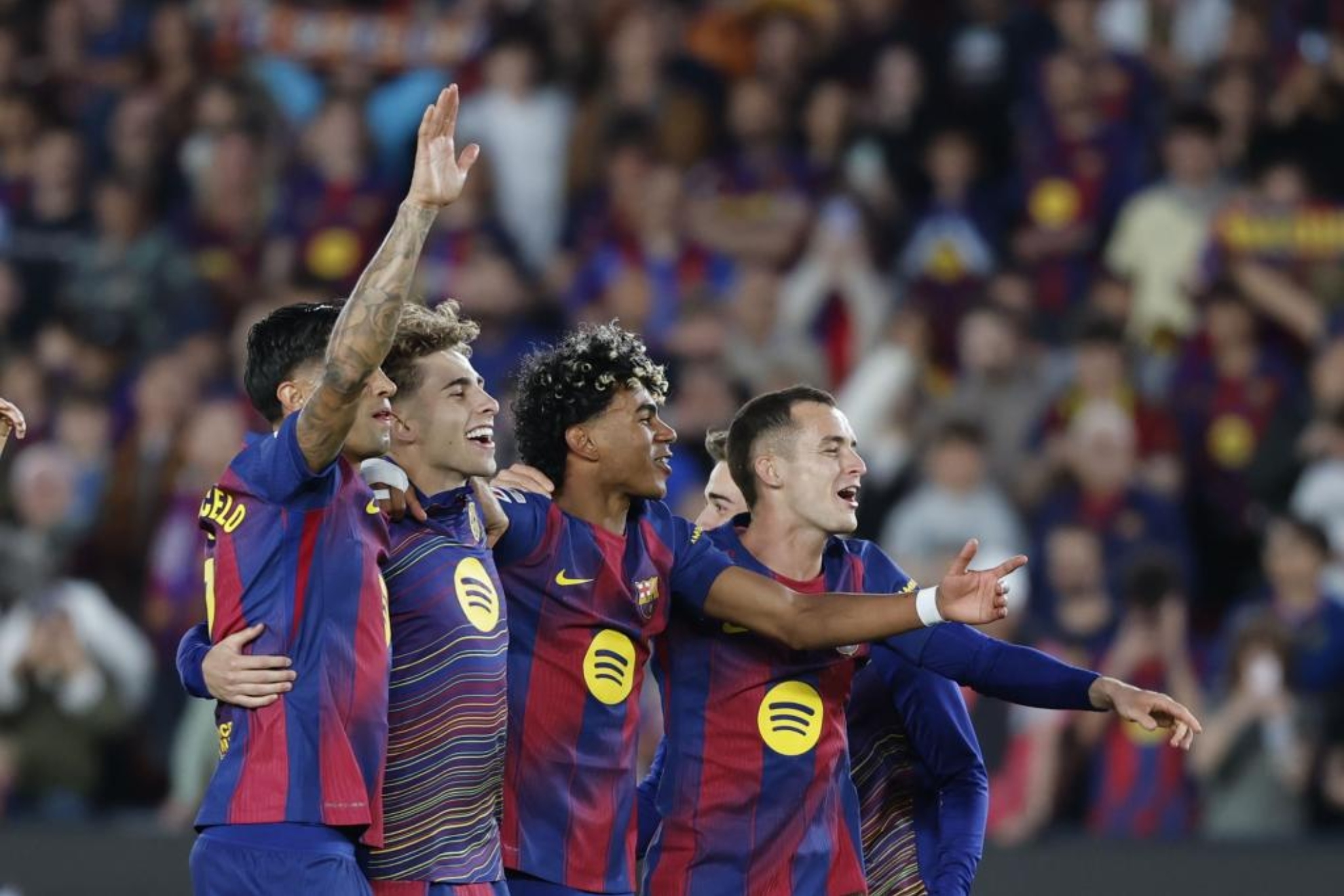 Los jugadores del Barcelona celebran una victoria.