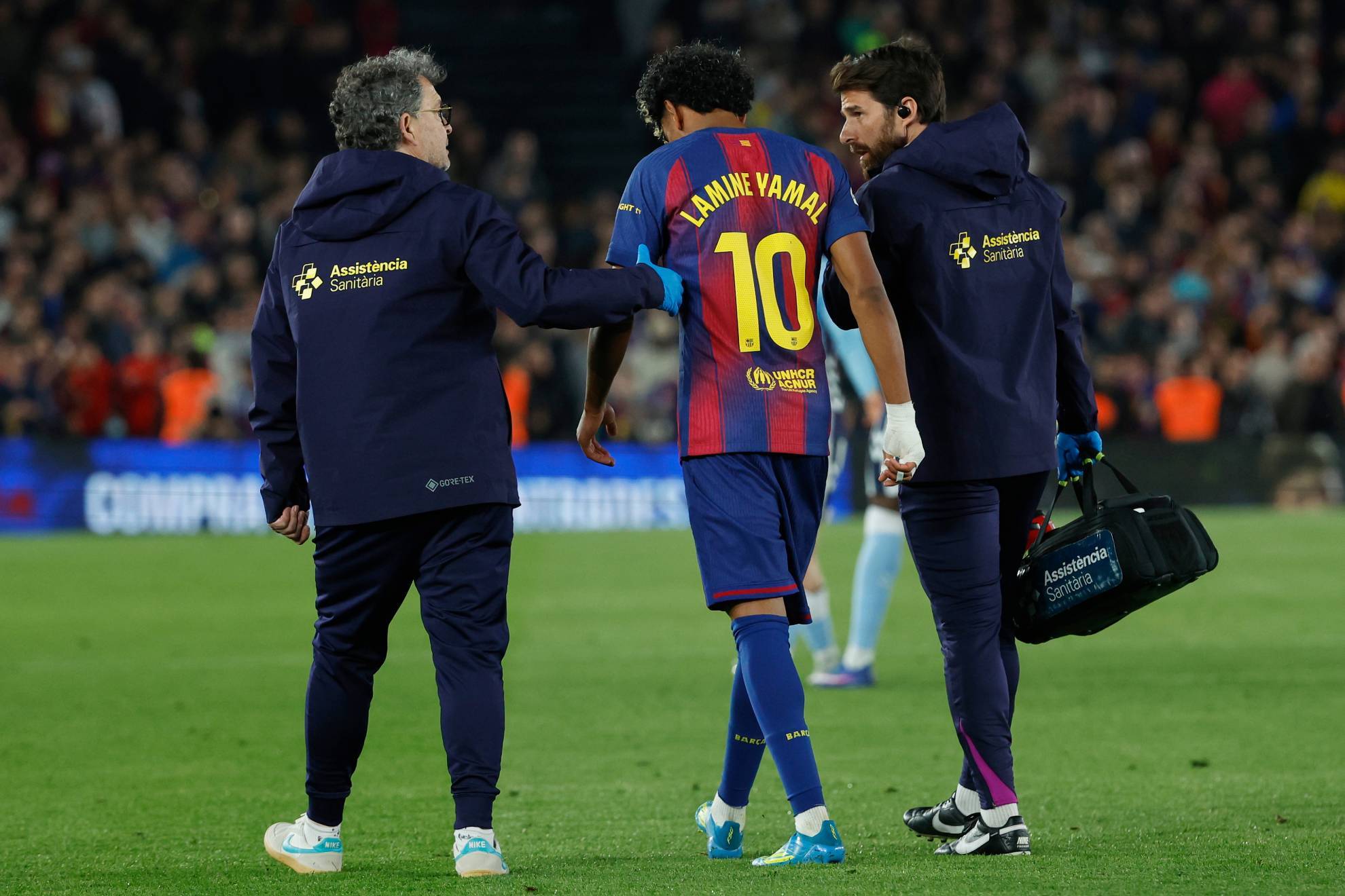 El futbolista de 18 a�os sali� lesionado tras cobrar su penalti