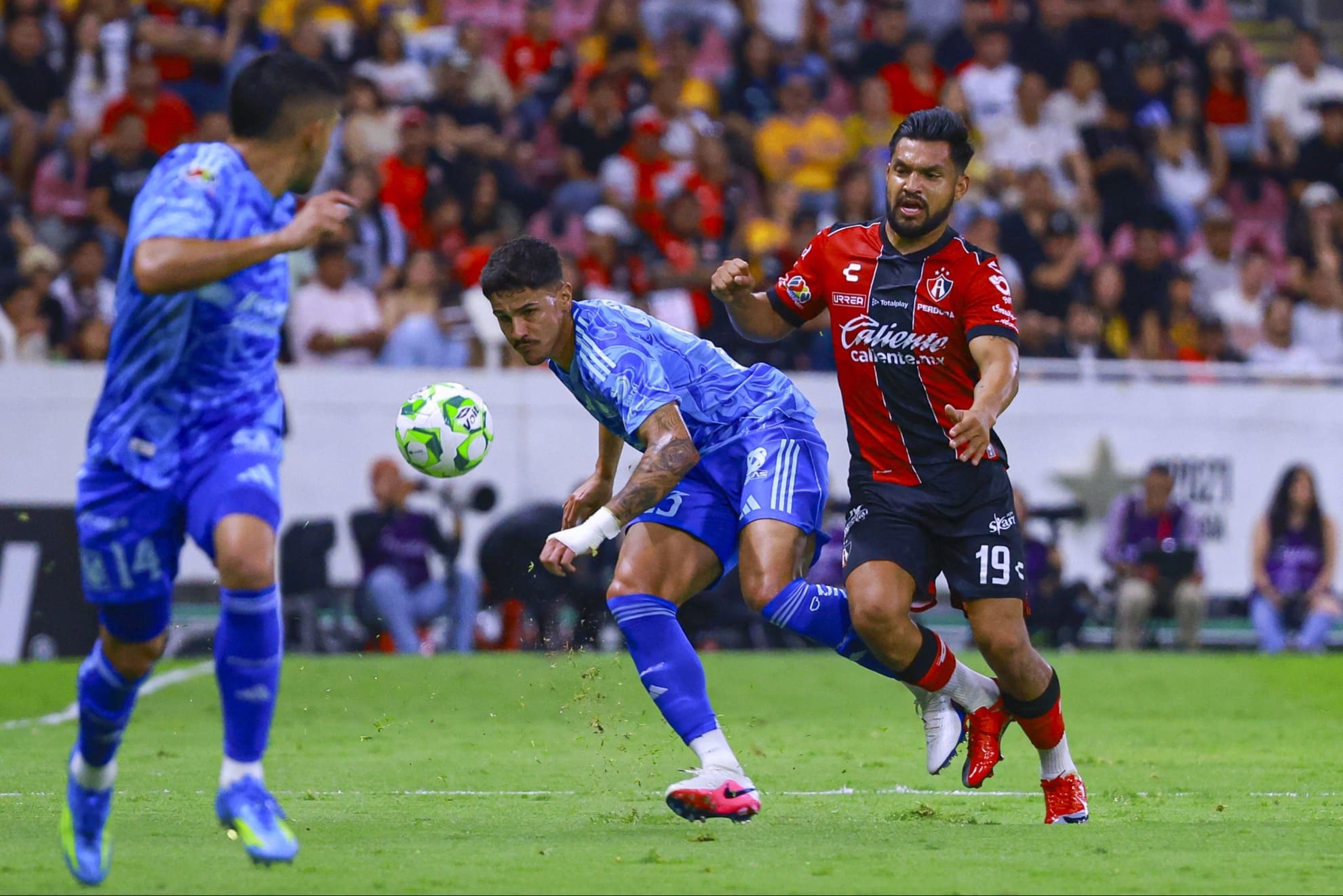 Tigres y Atlas se enfrentaron en el Estadio Jalisco, con