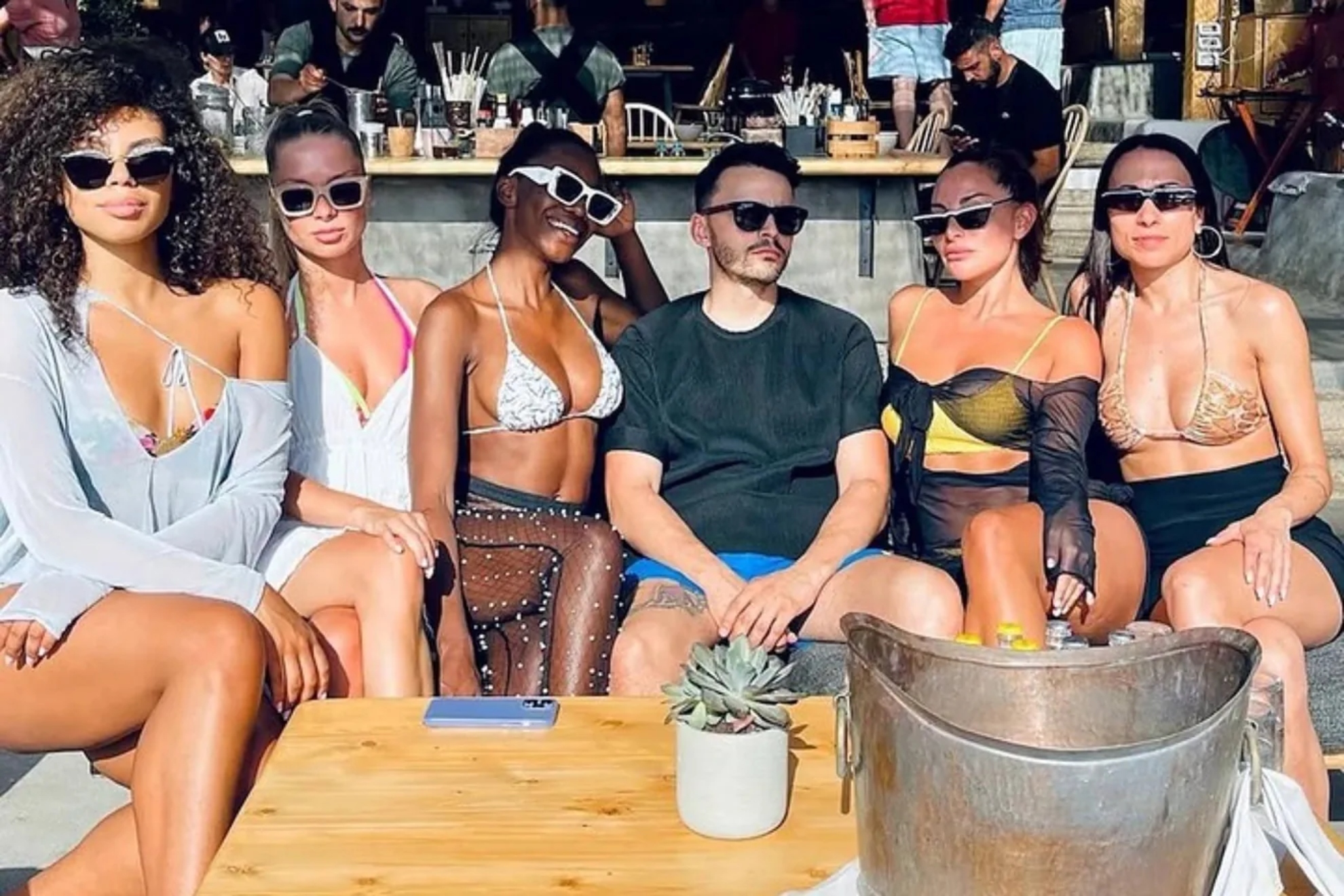 Salen a la luz m�s im�genes y v�deos de las fiestas de lujo con chicas para futbolistas y alg�n piloto de F1