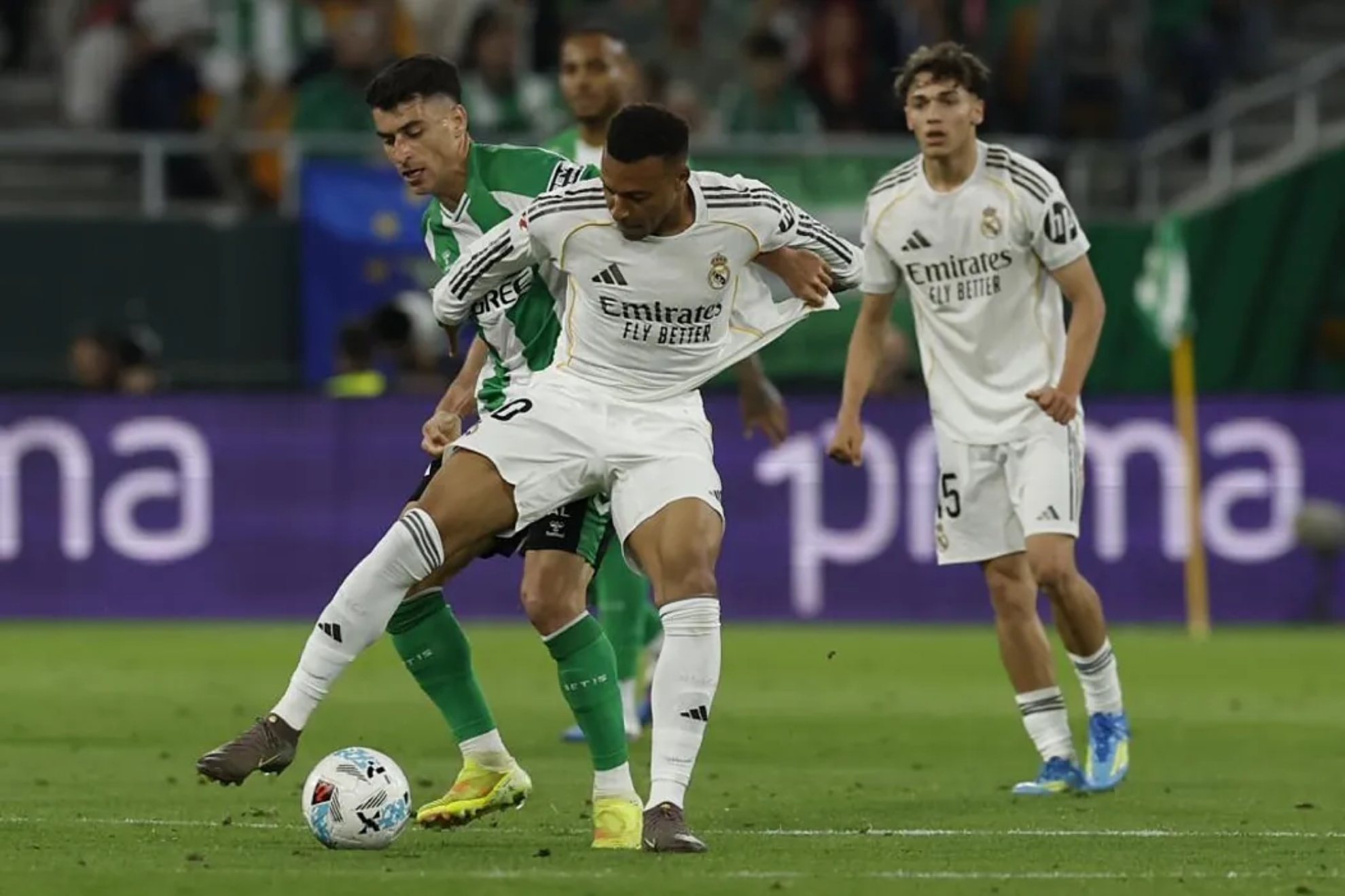 Mbapp�, ante el Betis