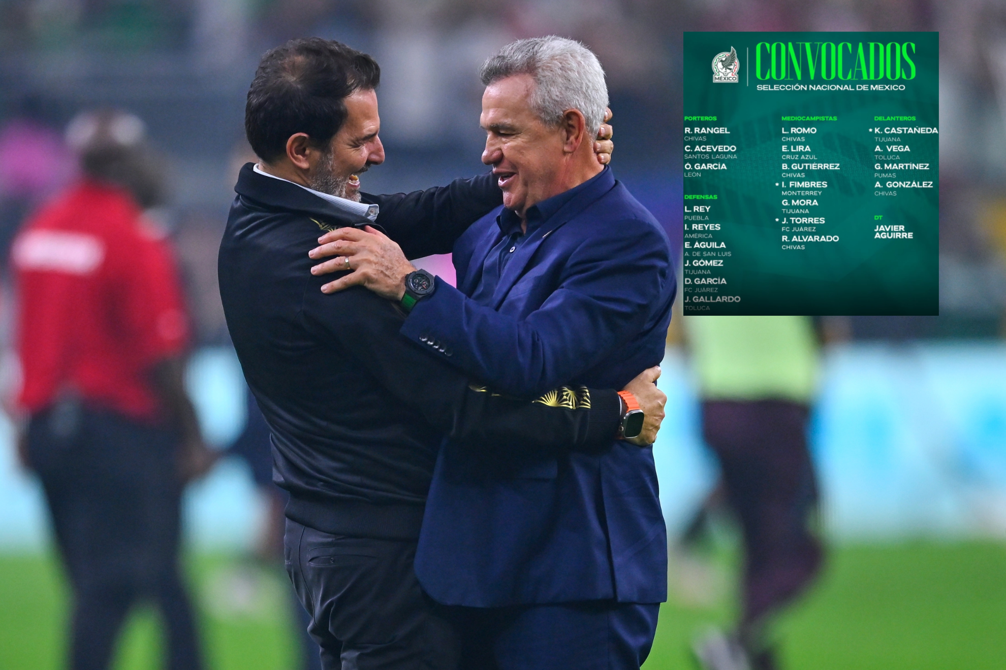 Duilio Davino y Javier Aguirre se abrazan.