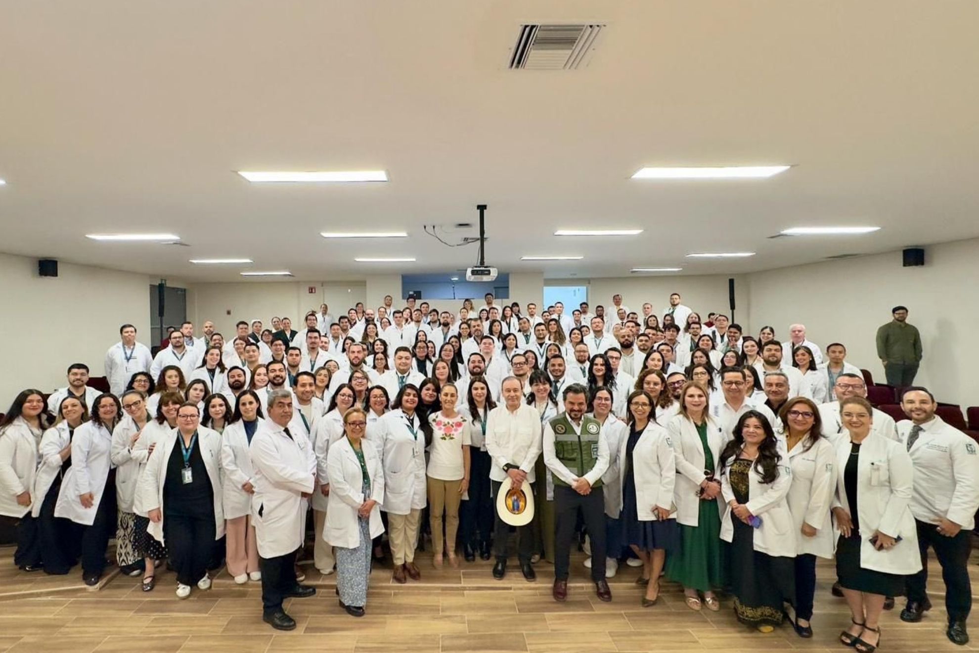 Pensionados del IMSS recibir�n la mitad de aguinaldo este a�o: �C�mo saber si se redujo tu pago?