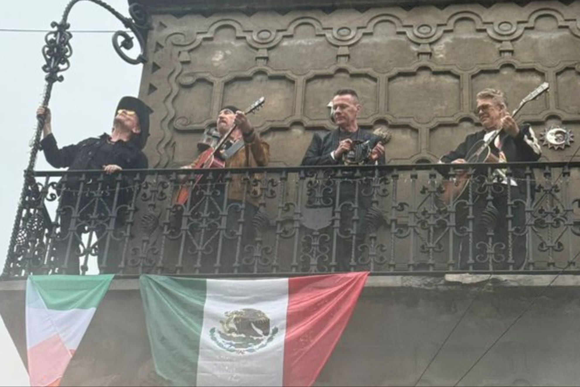 U2 sorprende en CDMX con estreno de su nueva canci�n La Calle de los Sue�os