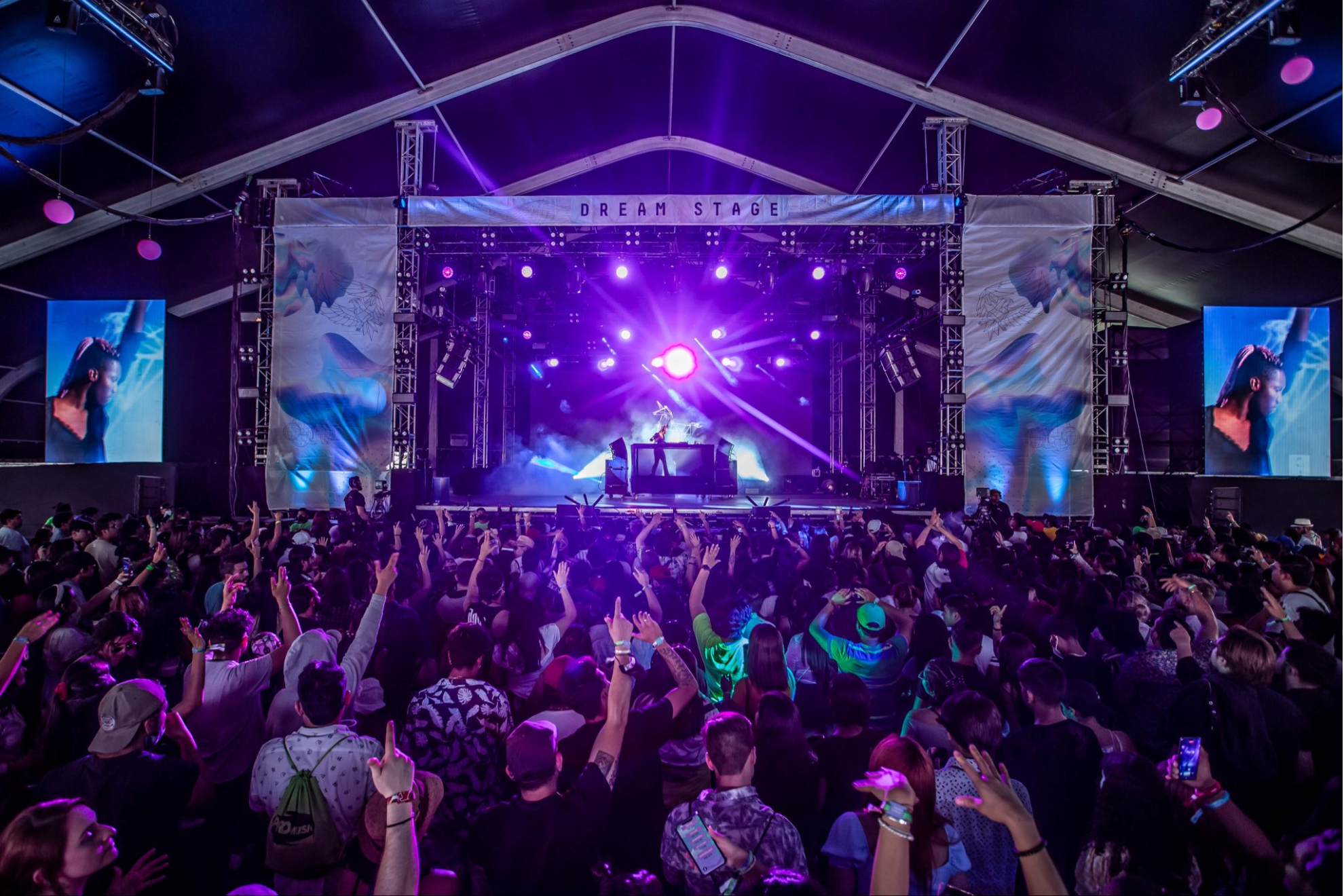 �A qu� hora inicia el Festival Tecate Emblema 2026 hoy y en qu� momento se presentar� cada artista en el D�a 1?