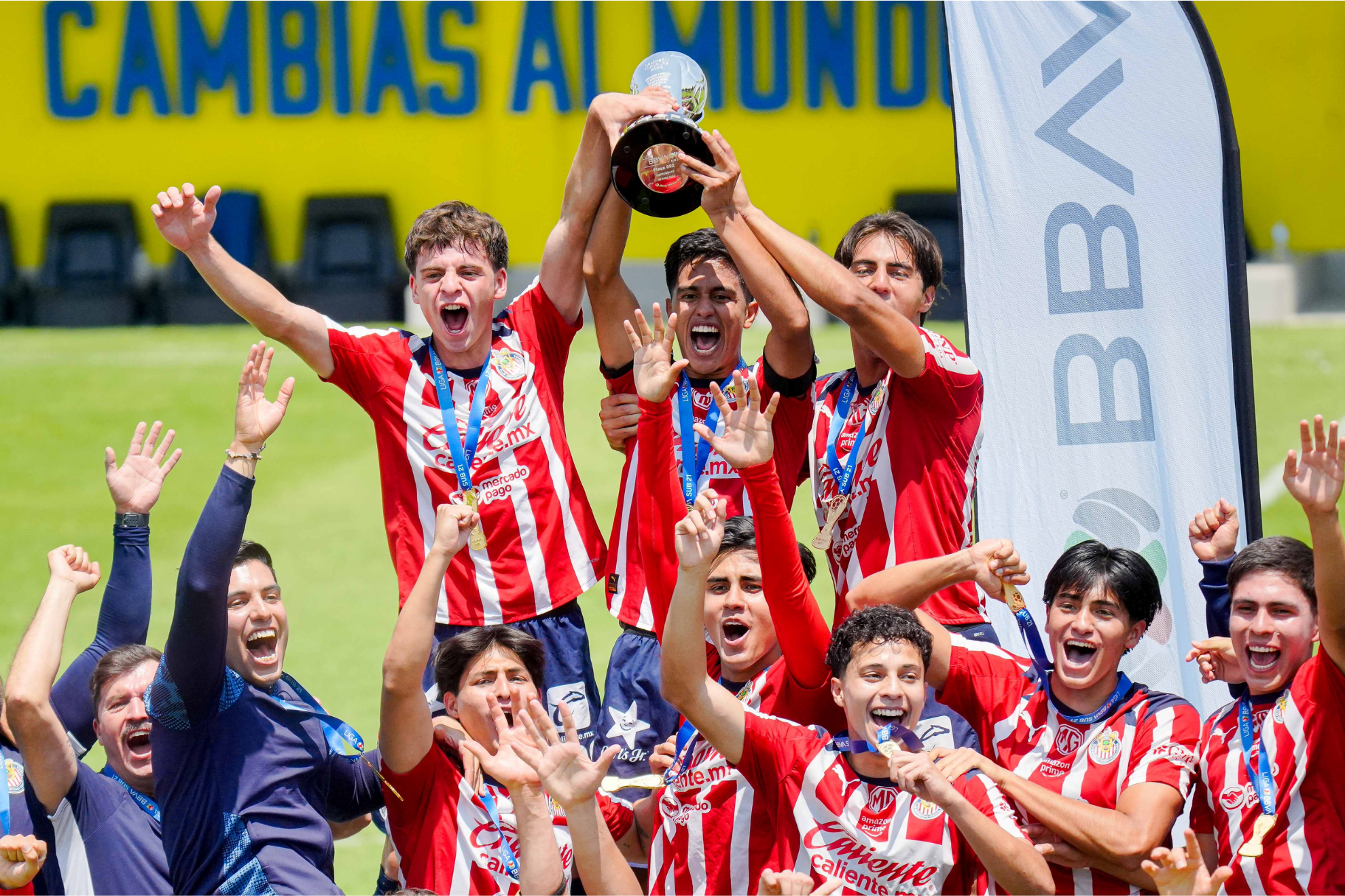 Chivas humilla al Am�rica y es campe�n Sub-21 de Liga MX: As� les festejaron en Coapa
