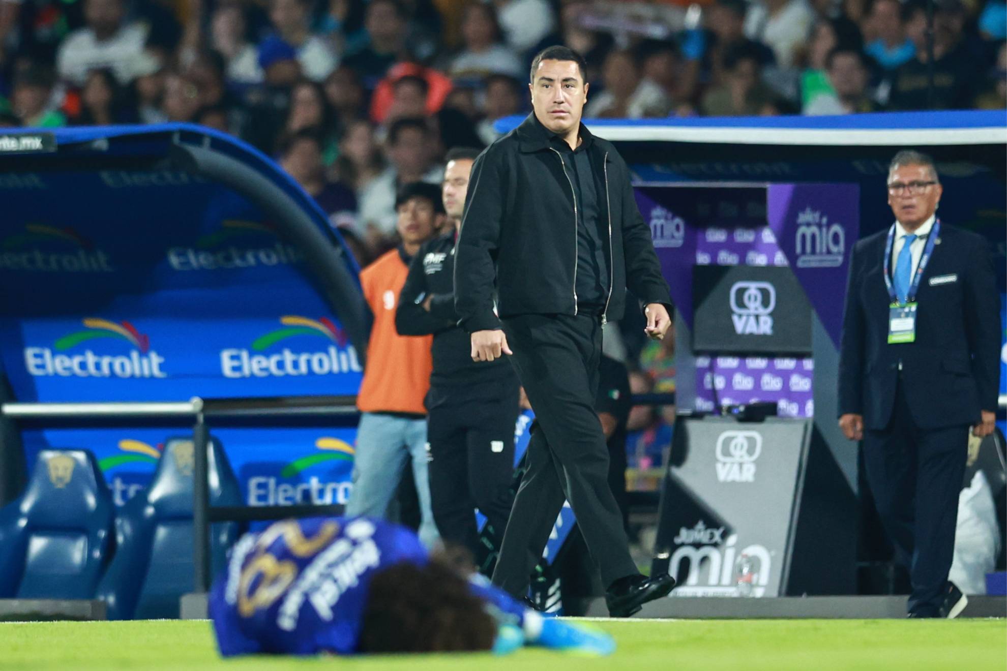 Efra�n Ju�rez & Pumas