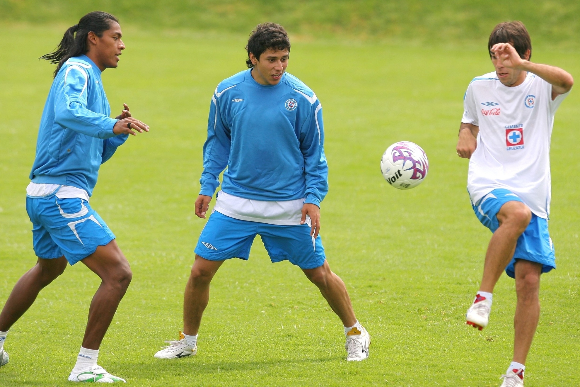 Huiqui y Chelito, en los extremos, en un entrenamiento con Cruz Azul.