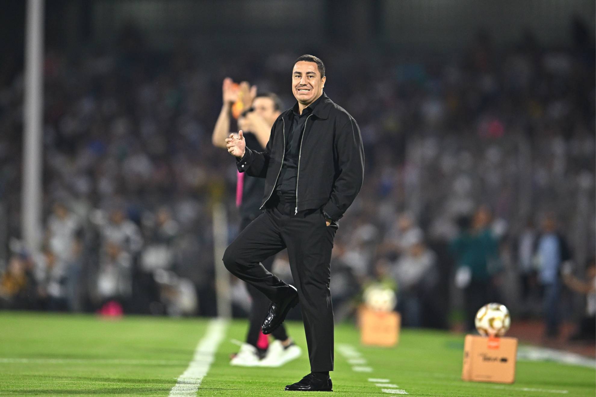 Efra�n Ju�rez & Pumas
