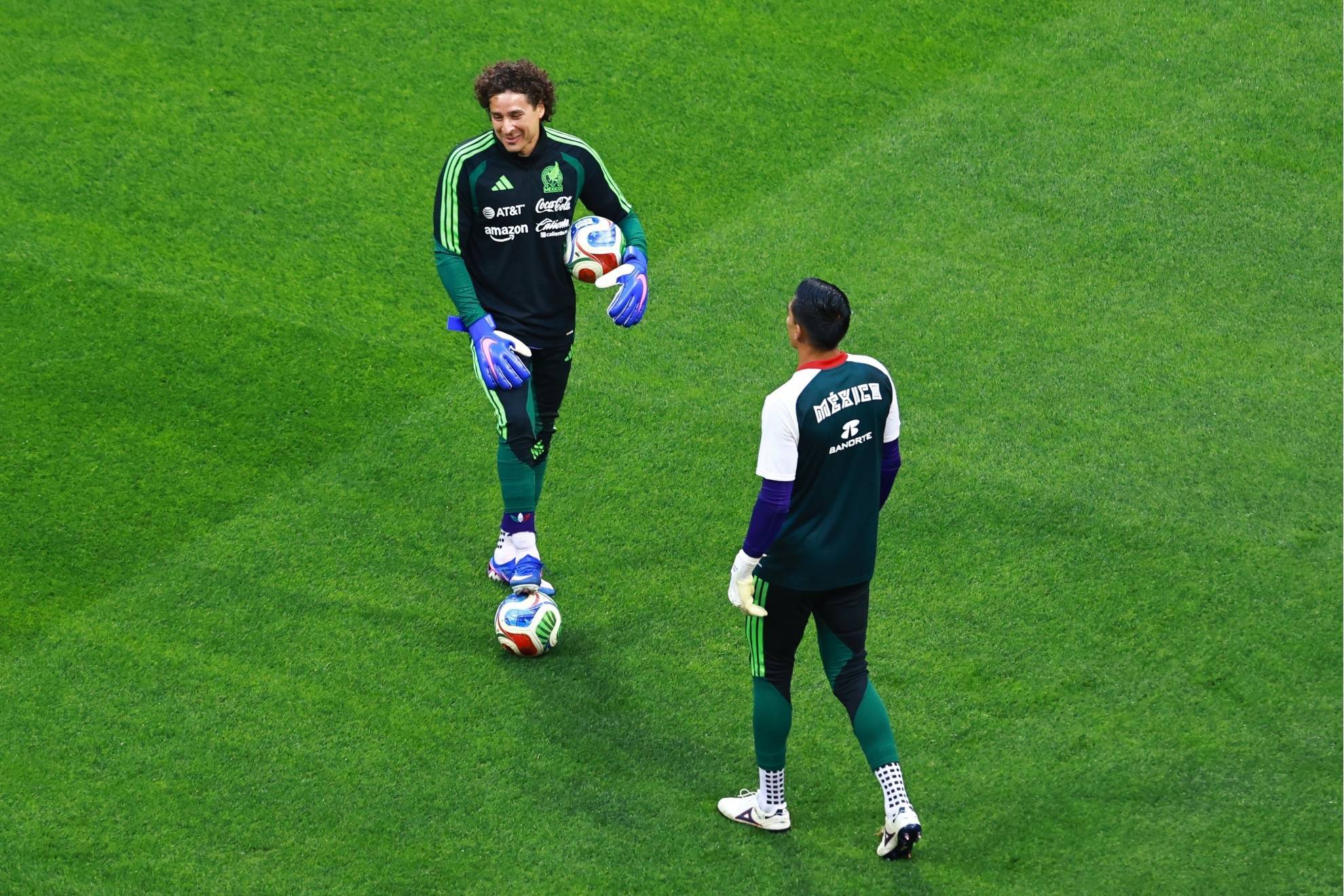 Guillermo Ochoa & Ra�l Rangel