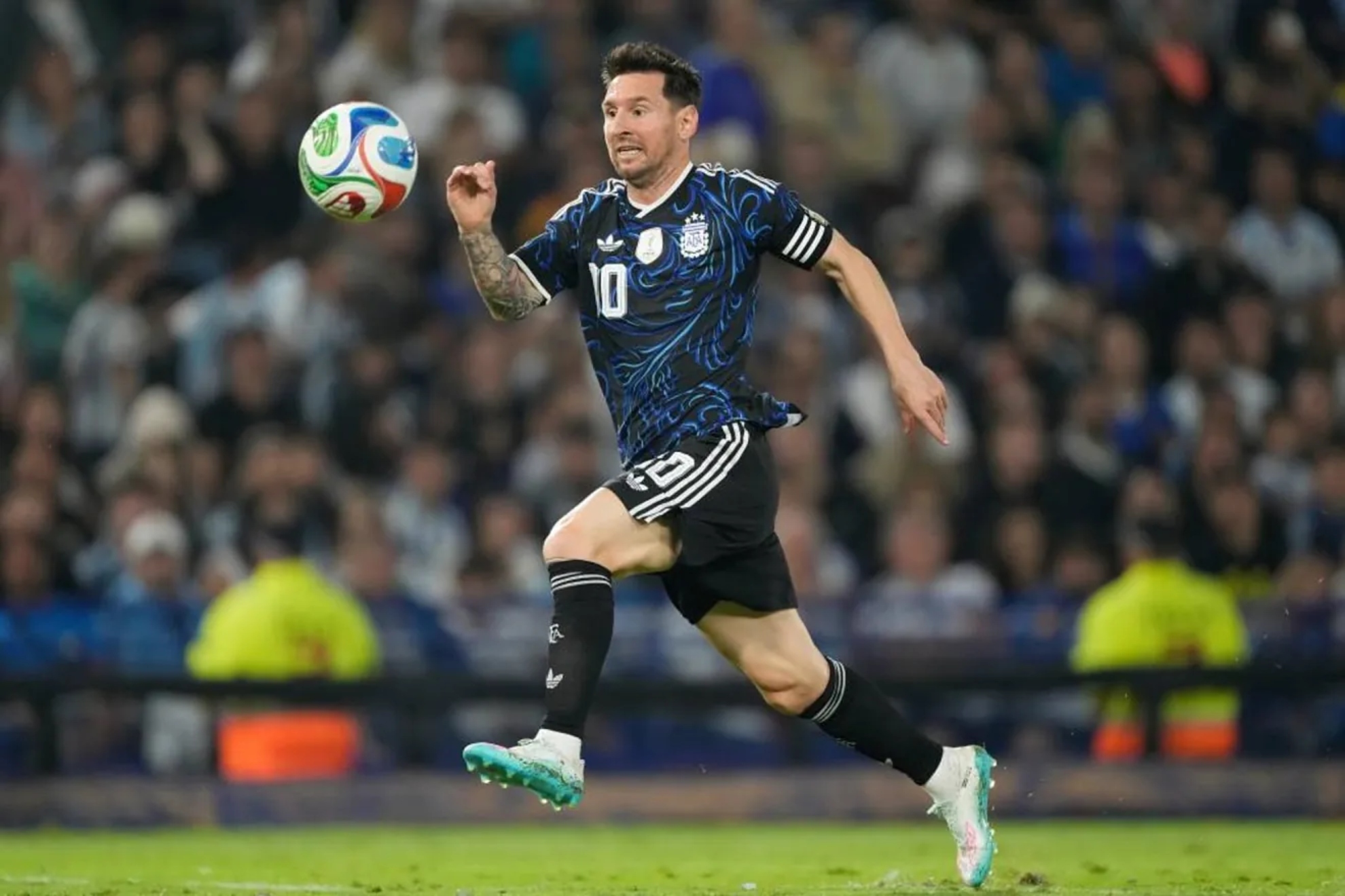 Locura por la camiseta que vestir� Messi con Argentina en el Mundial 2026