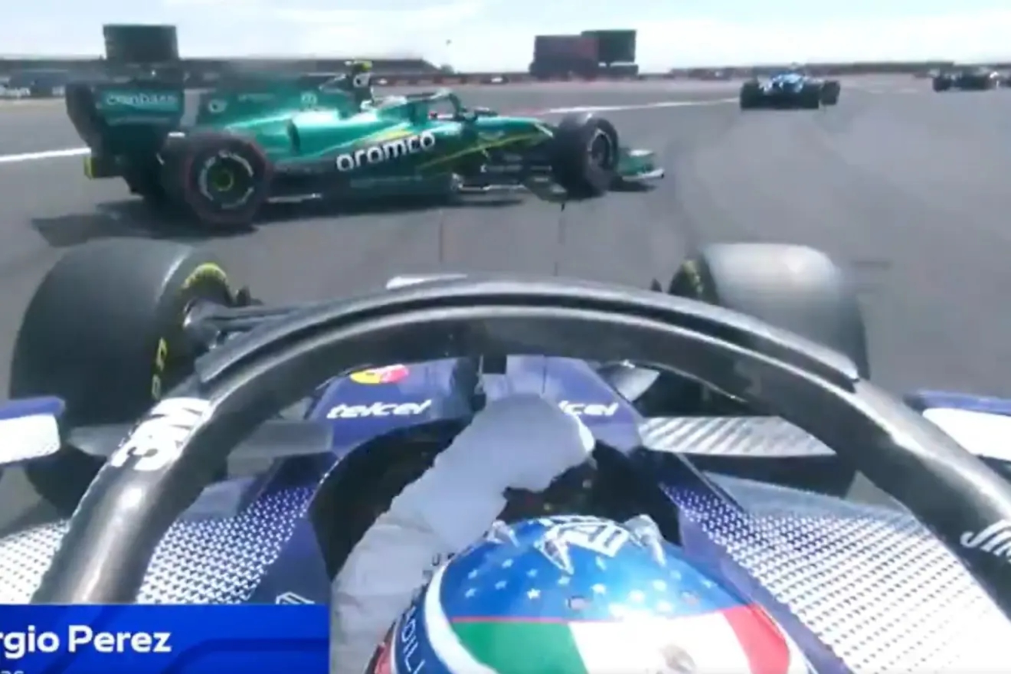 Momento del accidente entre Checo y Alonso